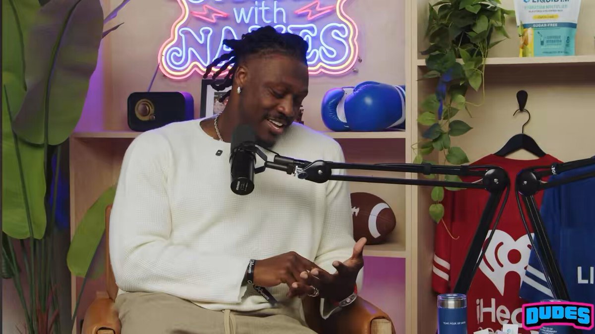 Eagles WR AJ Brown on #Patriots HC Mike Vrabel: “He’s gonna call on you in the meetings. He wanna make sure that you’re staying engaged… At the time, I didn’t really like Vrabe. I didn’t like him. I admit that, he knows that. So, [in my notebook] I used to write ‘I hate Vrabe. I hate Vrabe. I hate Vrabe.’ Right? But, I was doing that to pretend like I was taking notes to look like I was engaged… He was so hard on me when I was rookie… I didn’t really understand what he was trying to push me to be.” (🎥 DudesOnDudes)