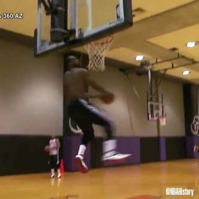 This LeBron dunk show at the Suns practice facility in 2014 🤯
