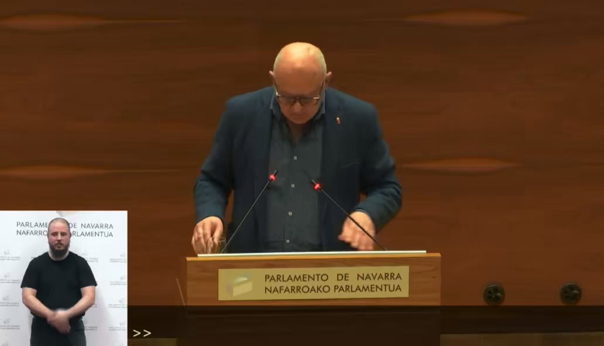 Emilio Jiménez, de VOX, a Bildu: "Antes el miedo que tenía era verlos por la espalda, pero ahora tengo el orgullo de verlos de frente" Y al de Podemos: "Señor comunista, antes de que termine la legislatura le voy a regalar un pico y una pala para que se ponga a trabajar"