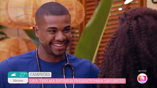 Morro quando lembro que a thelminha deu um estetoscópio pra ele de presente quando ele tava na era de médico