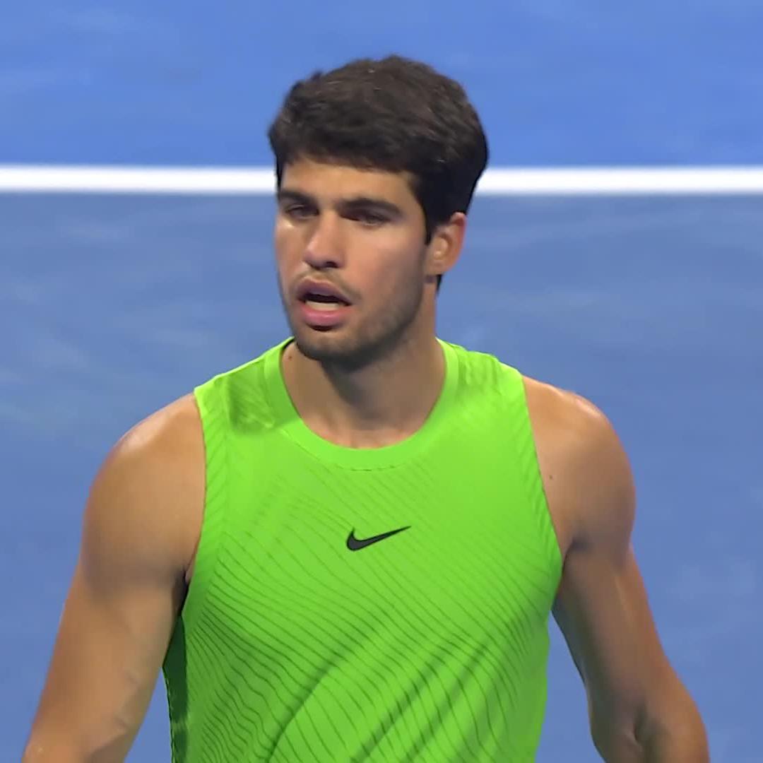 Esa es la diferencia entre los Alcaraz, Sinner, Djokovic y el resto… Es muy difícil ganarles porque puedes hacer el tenis perfecto durante hora y media, pero no es suficiente. Tienes que hacerlo durante 4h. Y eso solo está al alcance de unos pocos.