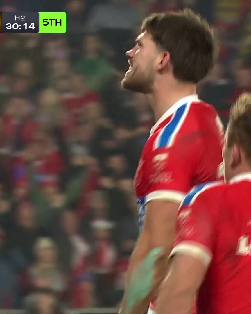 Oliver Gildart capitalises on the offload! 💥