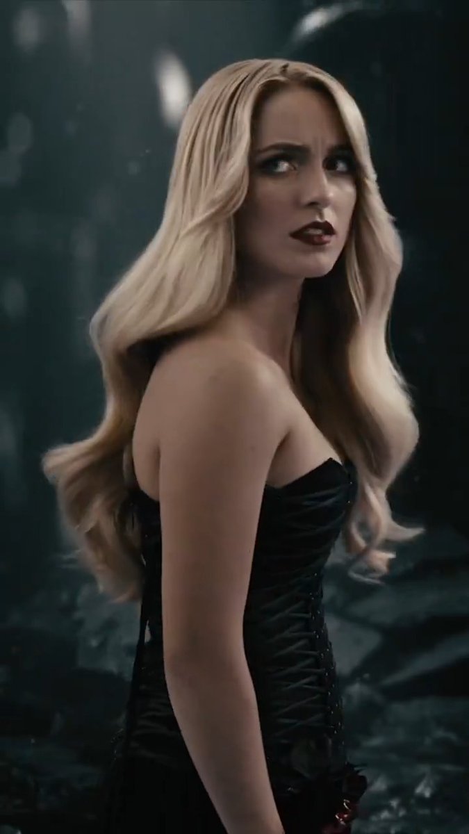The official music video for “Twisting the Knife” is here. Watch as #Scream7 &amp; the INKverse collide... 👀🔪 @mckennagraceful @iceninekills
