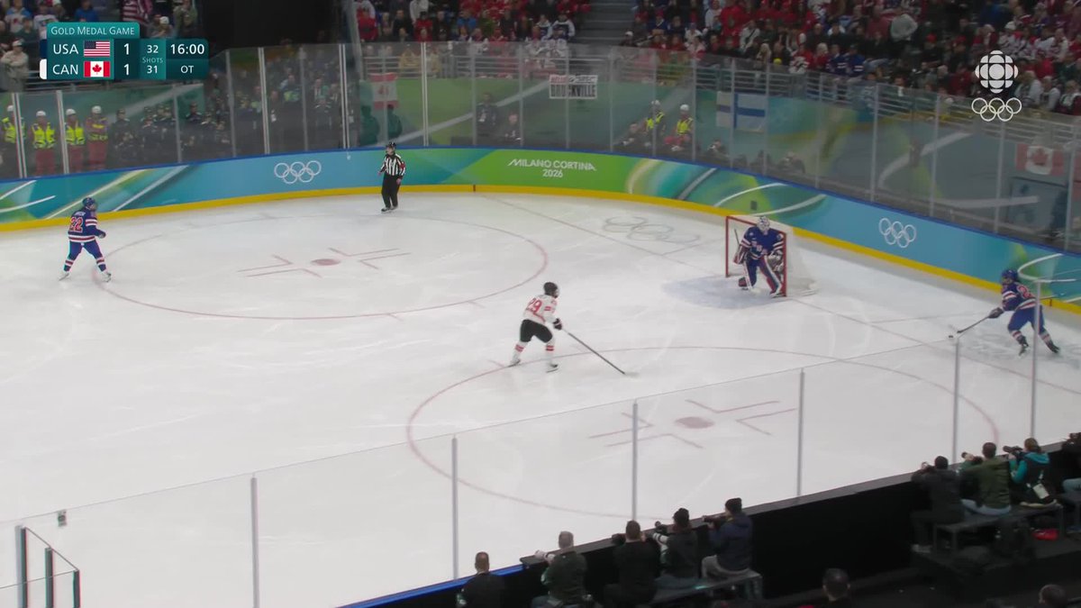 HOCKEY 🏒Megan Keller 🇺🇸 déjoue Ann-Renée Desbiens 🇨🇦 en prolongation et donne du même coup la médaille d’or aux États-Unis. Le Canada doit se contenter de l’argent.🥈 Hockey Canada #MilanoCortina2026 #rcsports #hockey #jeuxolympiques #equipecanada
