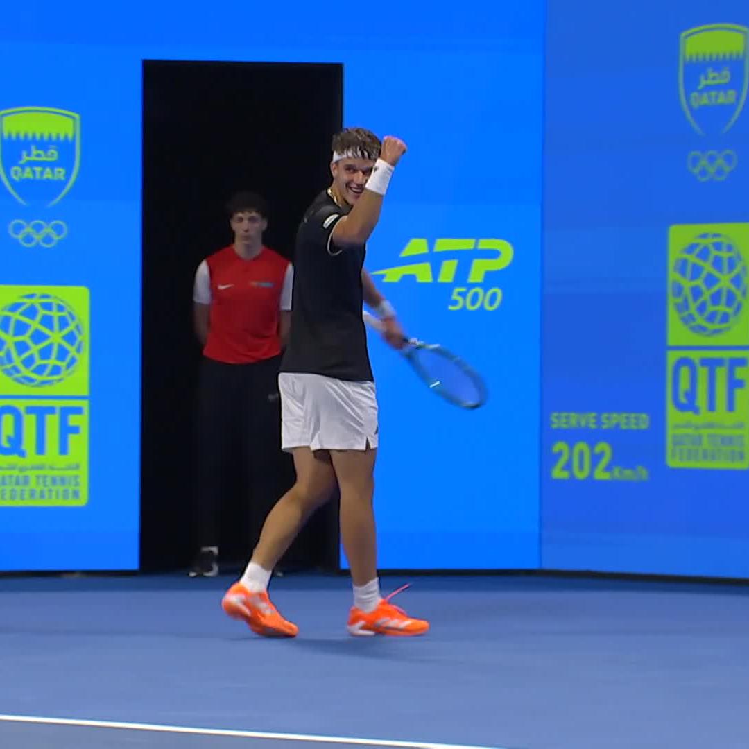 JAKUB MENSIK WITH A CRAZY PASSING SHOT AGAINST JANNIK SINNER IN DOHA. Anticipation. 🤯🤯🤯