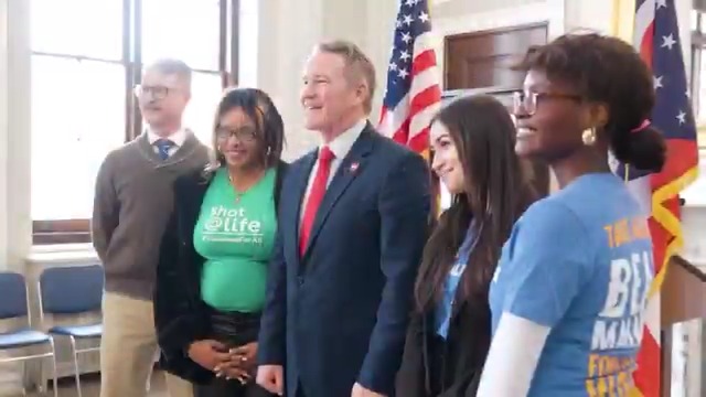 What’s a Husted Huddle? A weekly way for me to meet face-to-face with as many Ohioans as possible while I’m serving them in Washington. I hope to hear from you on your next visit to our nation’s capital!