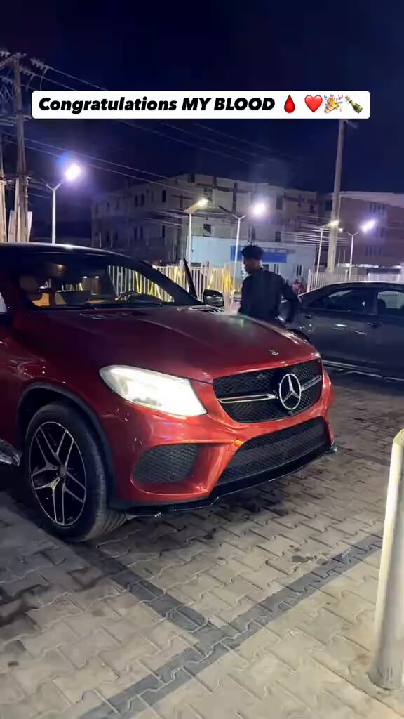 Dezny just acquired a new Mercedes Benz GLE worth 980m naira🙄🙌