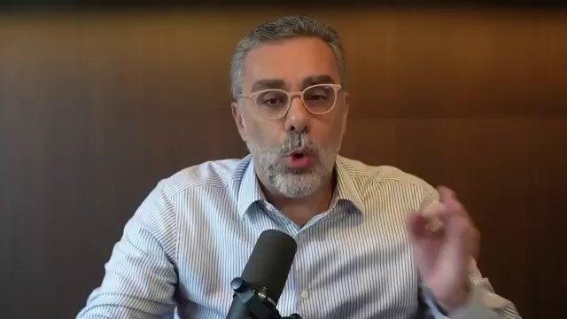 A auditora Ruth apresentou COMPROVANTE de que atendia outro contribuinte no exato horário do suposto acesso. Mesmo assim: busca, celular apreendido, tornozeleira e vida destruída. Moraes verificou ANTES de acabar com ela? Claro que não. Quem precisa de provas quando se é intocável? " Já conhecemos o mode de Moraes atuar,fez isso por 7 anos e ninguém se levantou para nos defender. Avisamos que um dia chegaria aos demais.