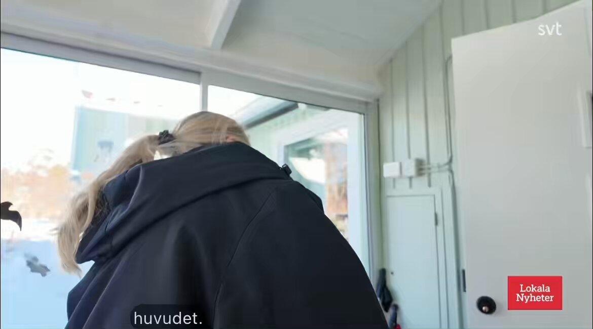 Pinsamt när SVT gör hurtflåsigt reportage om äldre par som njuter av att spara el – istället för att statstelevisionen påminner om att de höga elpriserna i södra Sverige är starkt kopplade till Socialdemokraternas och Miljöpartiets nedläggning av sex kärnkraftreaktorer Att vi ska tvingas spara el till förbannelse och att gång på gång lyfta fram och idealisera det förindustriella samhället är inget ”opartiska” skattefinansierade SVT bör ägna sig åt. SVTNyheter #journalistik SVT: Elpriset slog i taket – då tog Ing-Britt och Lars sovmorgon