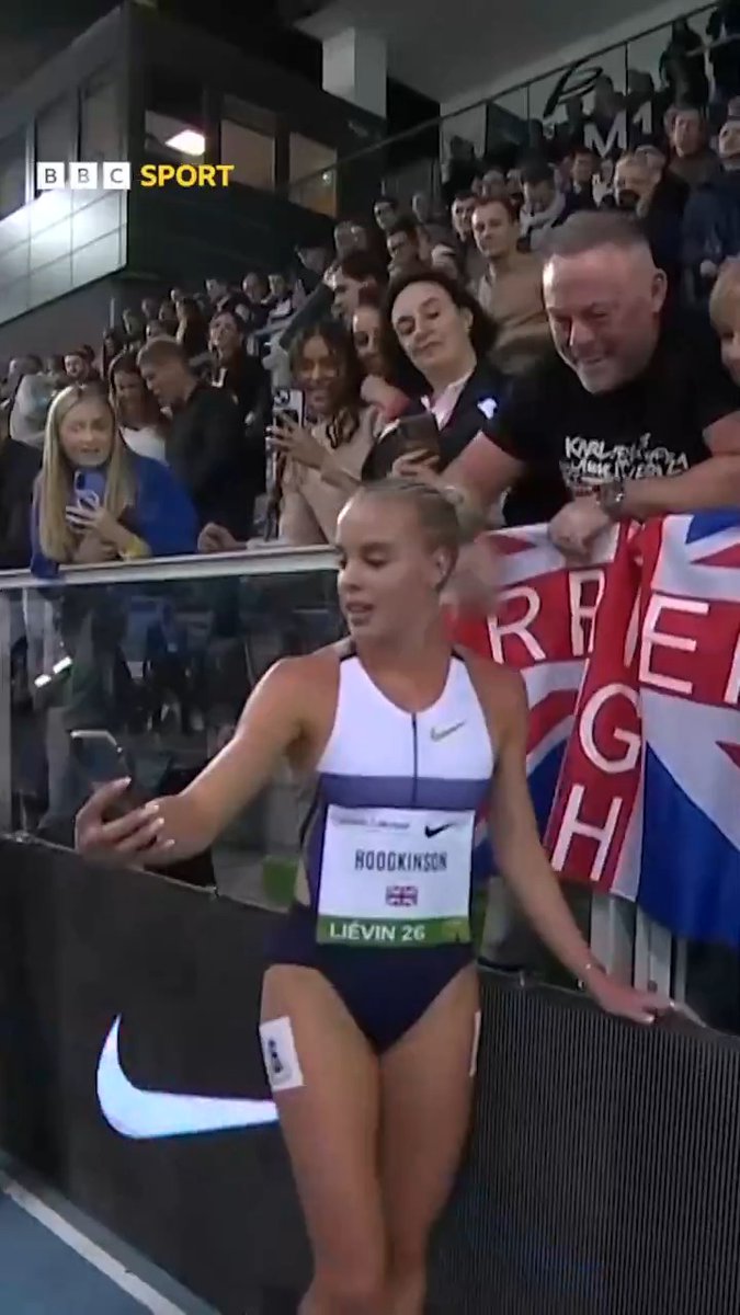 Yes, Keely Hodgkinson! 👏 ⭐️ This was the moment she broke the 800m indoor world record.