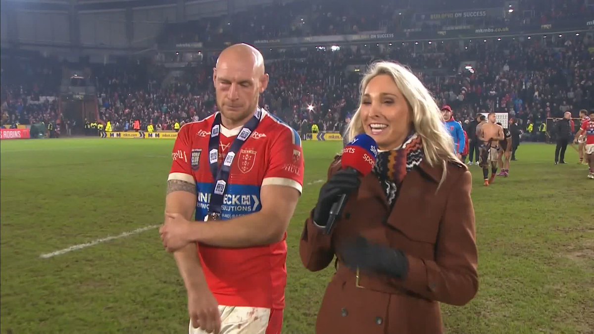 Dean Hadley, with a very bruised eye, reacting to Hull KR winning the World Club Challenge! 😅👏