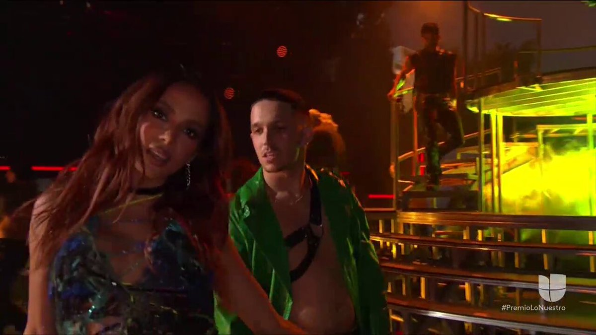 esta sigue siendo la performance mas iconica de #PremiosLoNuestro