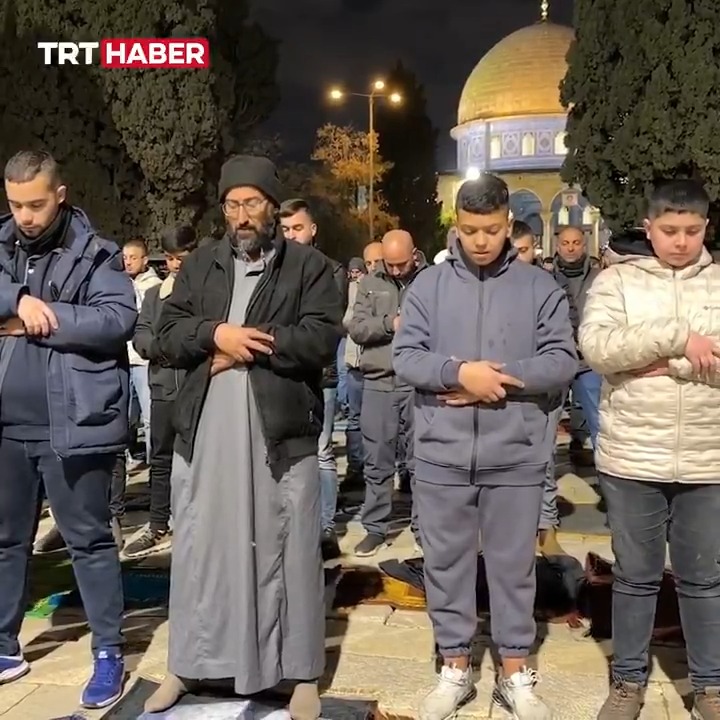 🔴 Mescid-i Aksa'da 60 bin kişi teravih namazını eda etti.