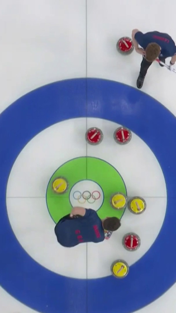 "Bruce you're a magician" ✨ Bruce Mouat clears four stones in one shot 😍