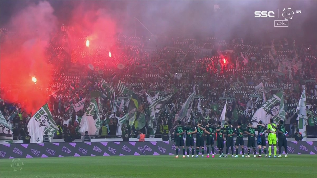 جماهير الاهلي العريضة في المنطقة الجنوبية جازان بكل محافظاتها صامطه ابو عريش صبيا الخ.. نجران بكل محافظاتها عسير بكل محافظاتها ابها محايل بيشة سبت العلايا تنومه النماص بلسمر بلحمر بارق تثليث رجال المع خميس مشيط الاهلي امانة عندكم لا تخذلونه 💚🔥👏🏻