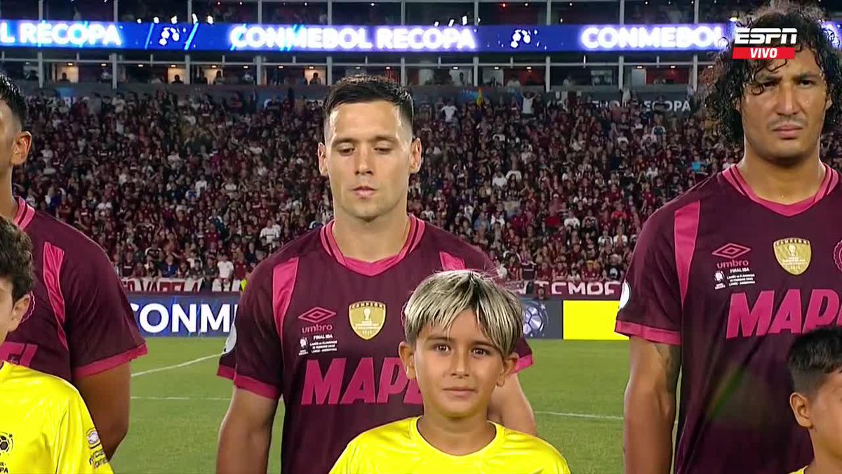 ¡¡PASIÓN, FÚTBOL EN ESTADO PURO!! ¡¡LA HINCHADA GRANATE DELIRÓ CON EL HIMNO ARGENTINO EN LA PREVIA DEL PARTIDO ANTE FLAMENGO!! 📺 Mirá la #Recopa por #DisneyPlus Plan Premium