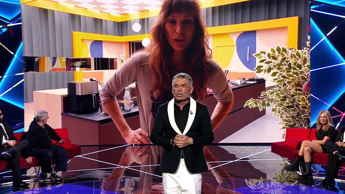 Así ha sido la entrada de Cristina Piaget en plató 😍 #GHDúoGala7 #GHDúo19F