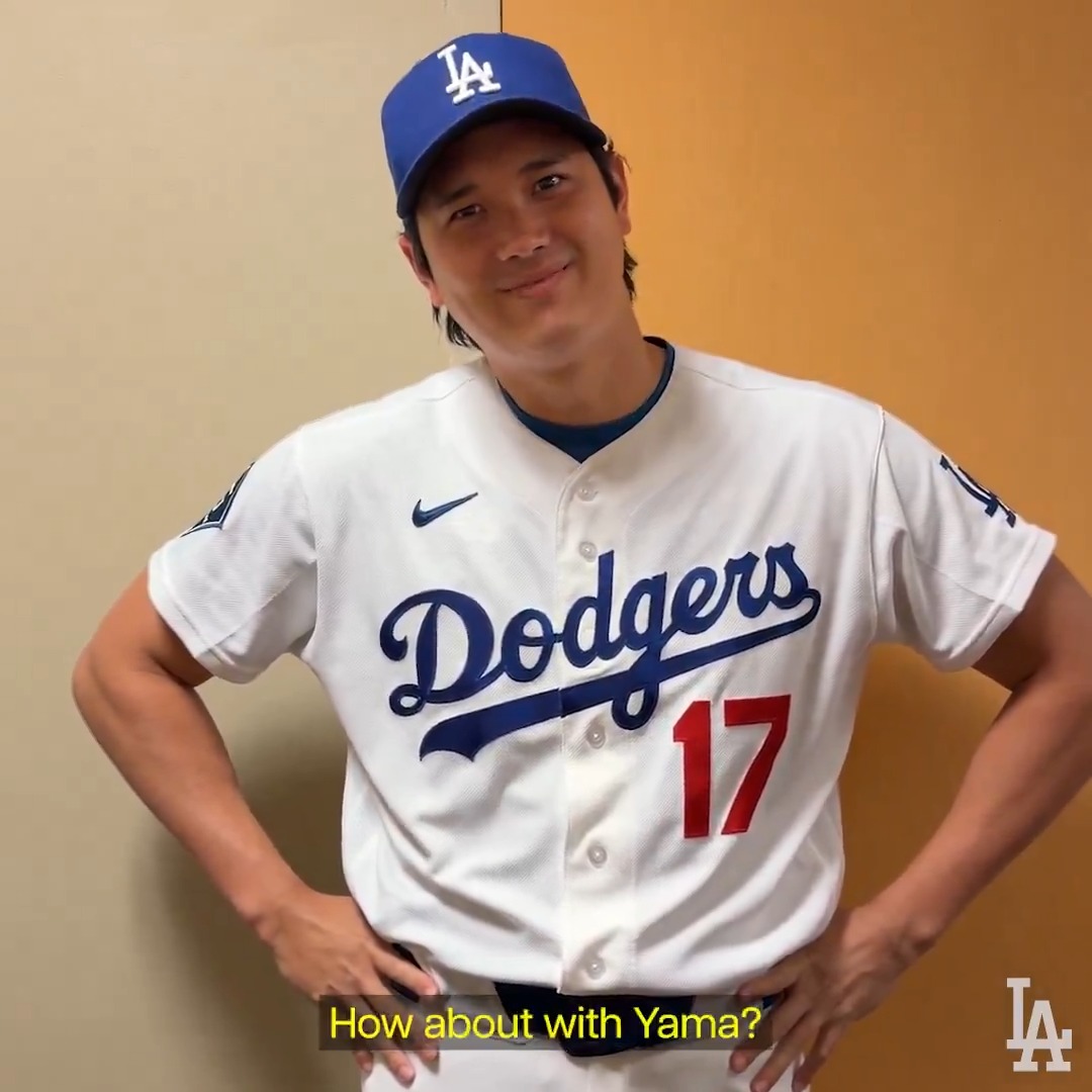 写真を撮る時の定番のポーズは!? 山本由伸『✌️』 大谷翔平『😏』 佐々木朗希『🙁』 🎥Los Angeles Dodgers #大谷翔平 #山本由伸 #佐々木朗希