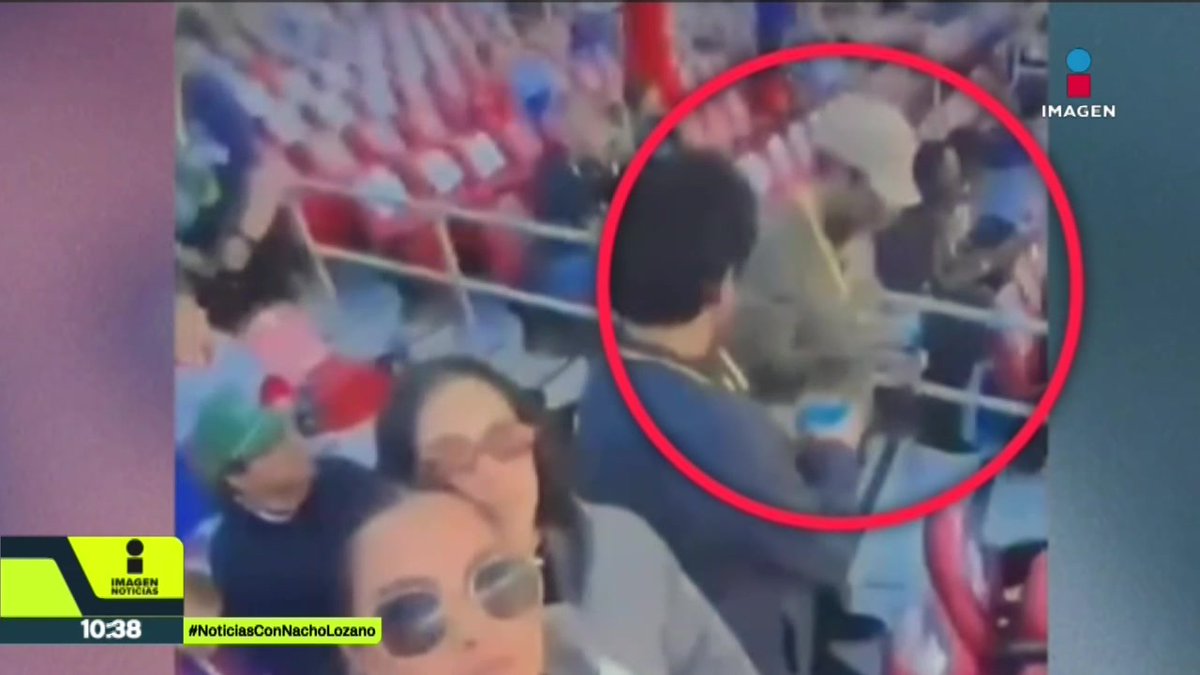 La esposa de Francisco Vázquez, coordinador de #Morena en el Congreso del Edomex, grabó este video en el que se ve al legislador con toda su familia en el #SuperBowl, cuya entrada rondaba los 110 mil pesos por persona. ¿Qué opinan los integrantes de su partido?