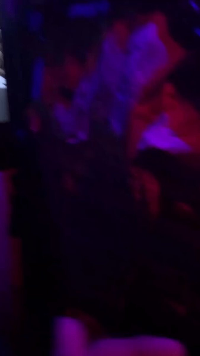 سعودي يتحرش بيمنيه و لكن تلغى الضرب😅