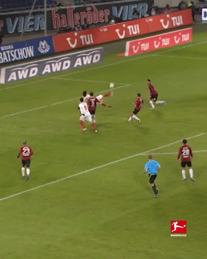 🇯🇵🚲 Shinji Okazaki with a bicycle-kick against Hannocer 96 back in 2011/12. One of ten Bundesliga goals he scored for Stuttgart.