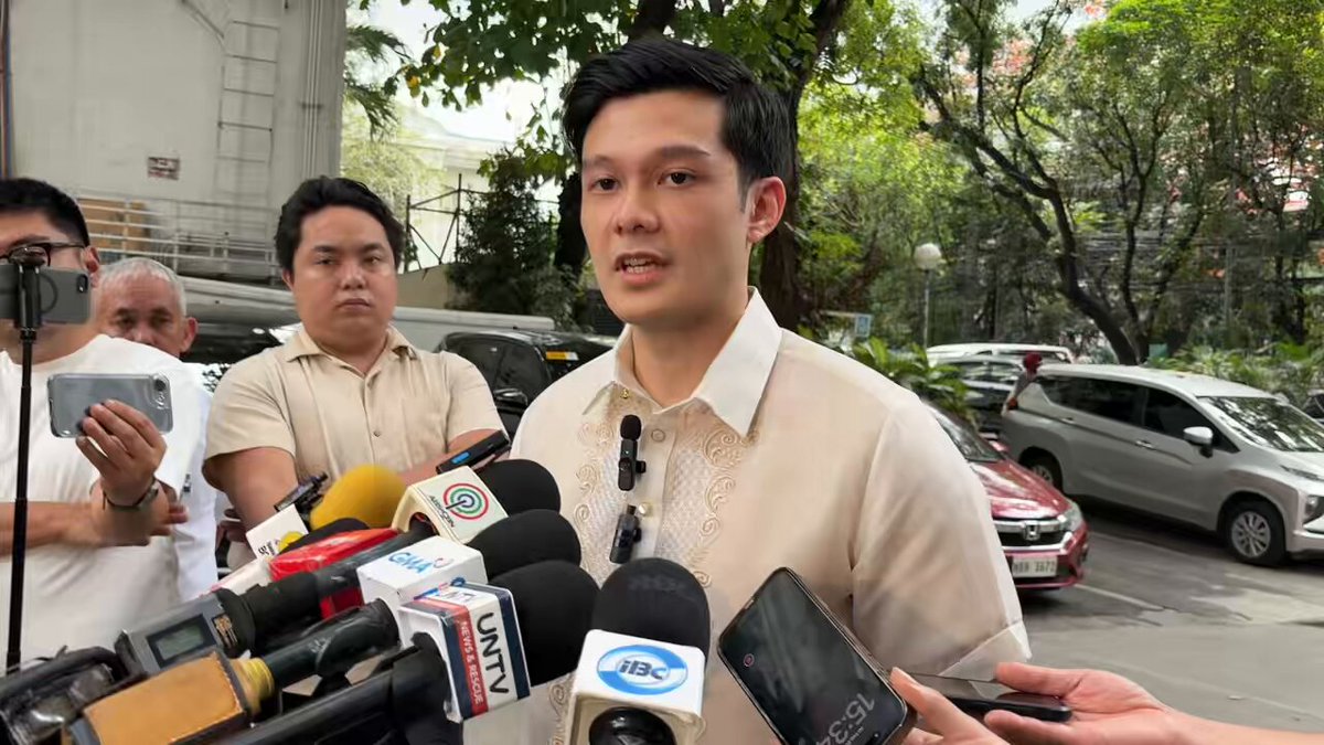 Binasag agad ng DOJ ang mga DDS after mag announce ni Sara Duterte ng pagtakbo sa 2028. Under review na raw ang grave threats and inciting to sedition complaints laban sa kanya. Good news! Pero mas nkakagood news how good looking si Polo Martinez noh?