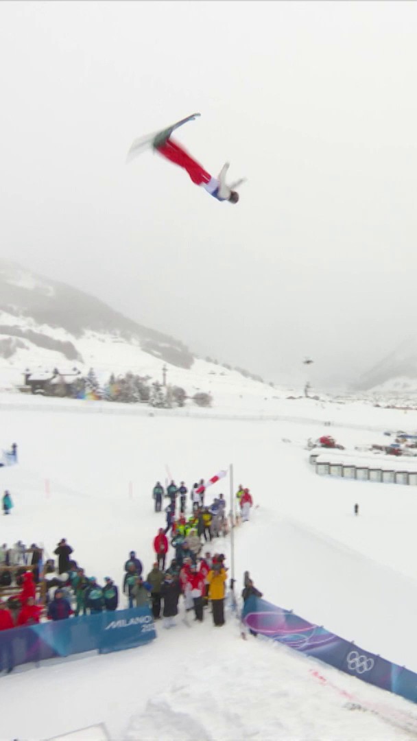 🤯 L'incroyable "roulade" de Victor Primeau 🇨🇦 lors des qualification du saut acrobatique Suivez les Jeux Olympiques de #MilanoCortina2026 en intégralité sur Eurosport et HBO Max
