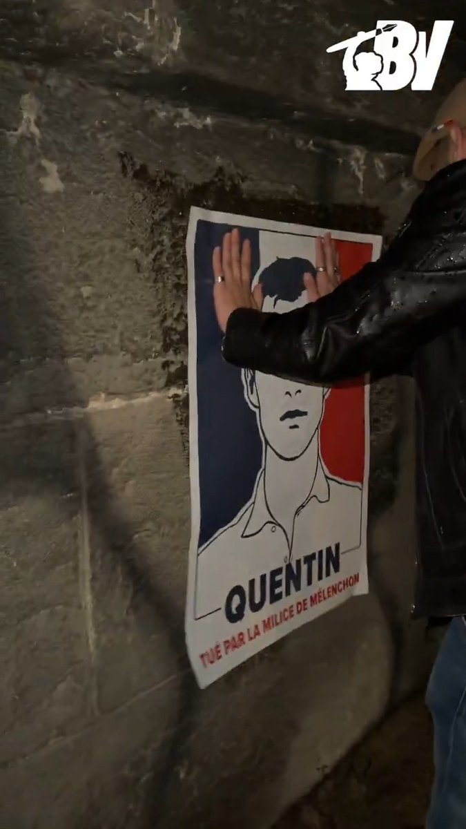 Hier soir, jeudi 19 février, à Lyon, une vingtaine de jeunes se sont réunis pour effectuer des collages dans la cité lyonnaise afin de rendre hommage à Quentin. 🎥 Jean Bexon