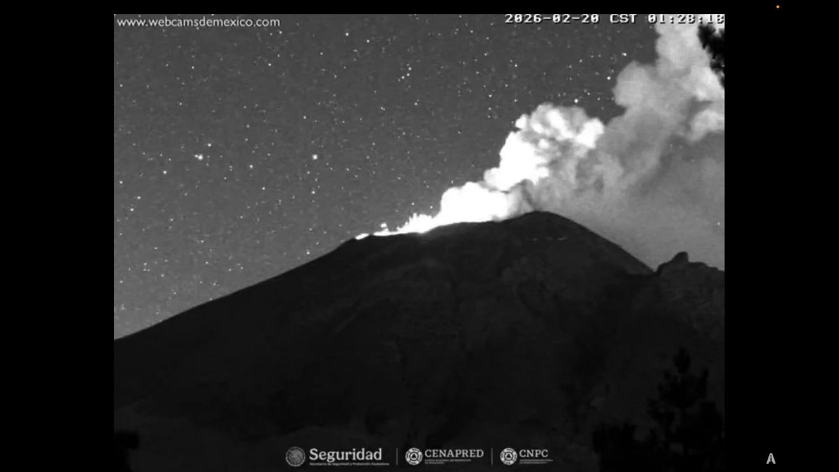 Fuerte actividad del #Volcán #Popocatépetl durante esta madrugada. La fuerza de la naturaleza en todo su esplendor Si vives cerca del coloso, ¿percibiste vibraciones o caída de ceniza? Vistas Tlamacas, Altzomoni y Tianguismanalco Gracias #CENAPRED #ceniza #explosión #timelapse