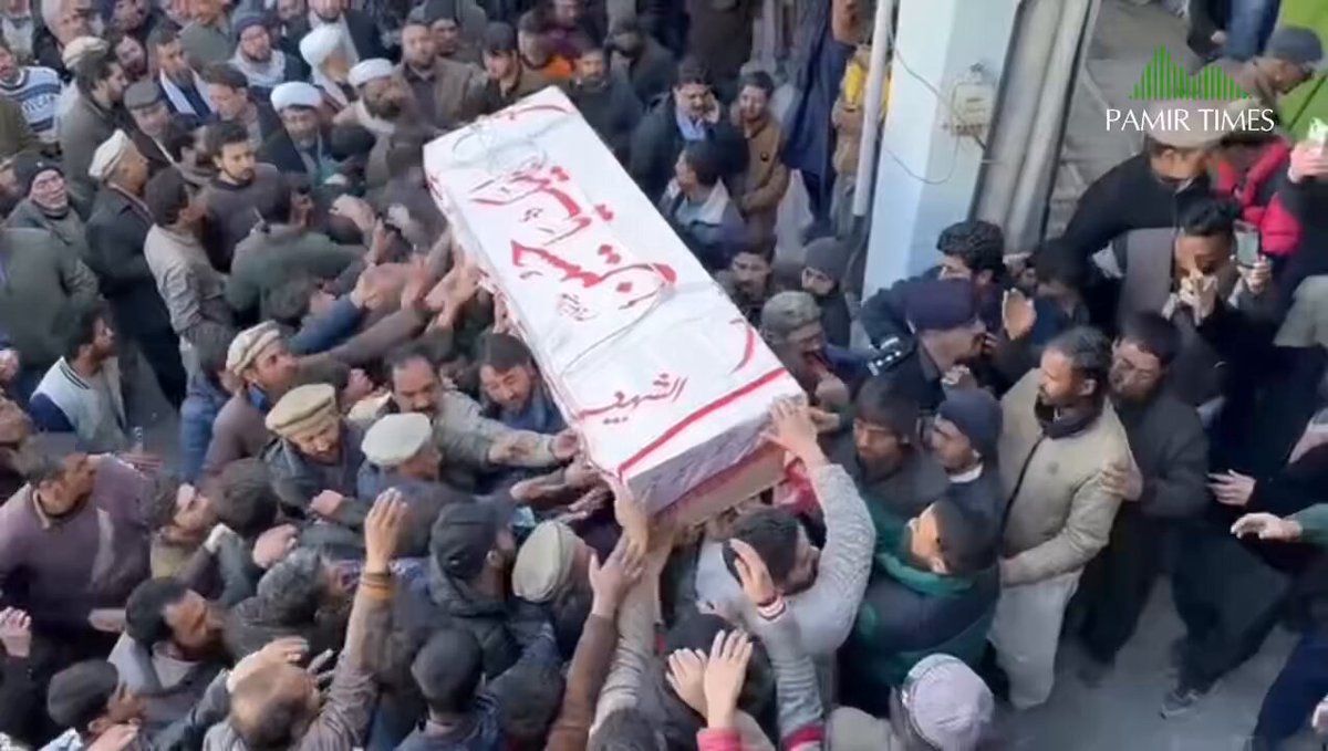 اسلام آباد کی جامع مسجد خدیجۃ الکبریٰ میں خودکش حملے میں شدید زخمی ہونے والے ضلع گانچھے کے نوجوان ساجد حسین زخموں کی تاب نہ لاتے ہوئے شہید ہوگئے۔ زیرِ علاج رہنے کے بعد آج اپنے خالقِ حقیقی سے جا ملے۔ نمازِ جنازہ اسکردو کی مرکزی امامیہ جامع مسجد میں ادا کی گئی، جہاں بڑی تعداد میں شہریوں نے شرکت کر کے خراجِ عقیدت پیش کیا۔ #Islamabad #blast #Gilgitbaltistan Javeria Siddique Siddique Jan Hamid Mir حامد میر
