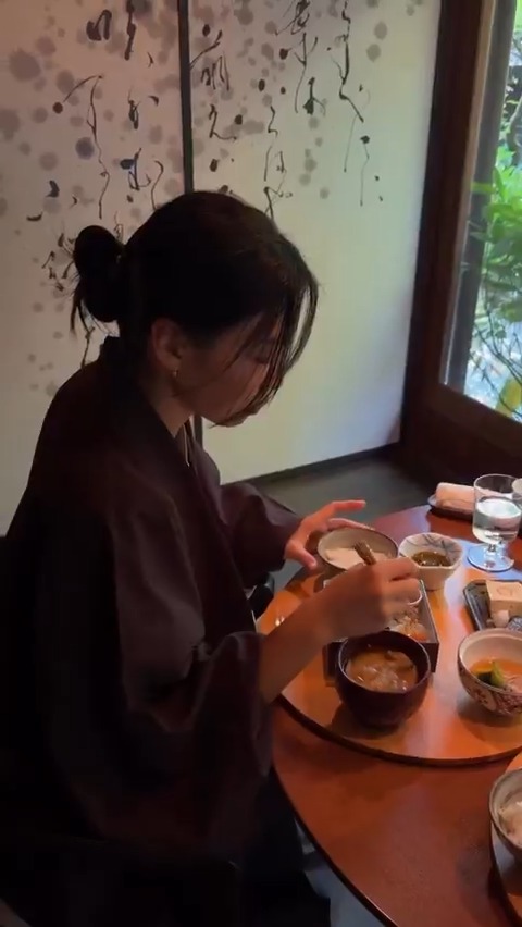 This is how a slow morning starts at a 150 year-old ryokan. 🇯🇵 A ryokan is a traditional Japanese inn where you step into old‑school Japan: tatami‑mat rooms, sliding paper doors, hot‑spring baths, and a serene, unhurried atmosphere that comes with it all.
