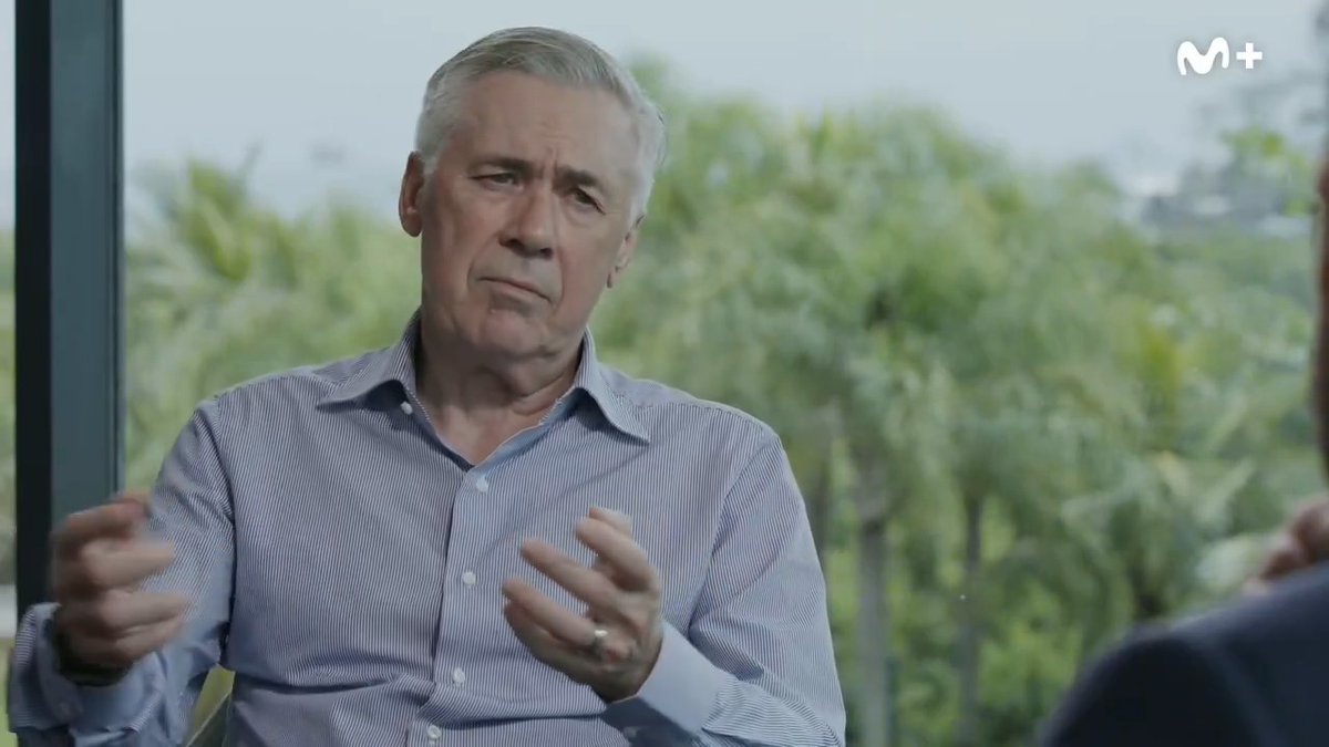 Guantazo de su propio seleccionador.