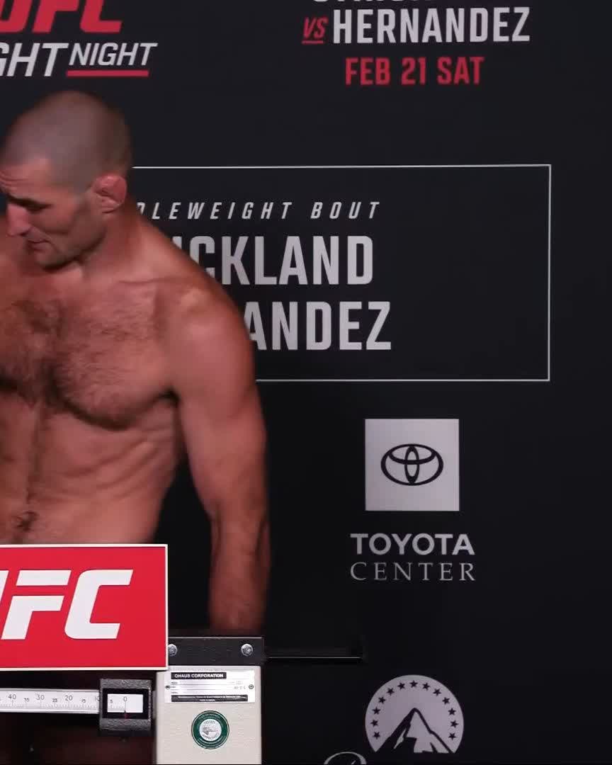 One of middleweight’s best 💪 Sean Strickland weighs in at 185 lbs! [ #UFCHouston | TOMORROW at 8pmET on @ParamountPlus ]