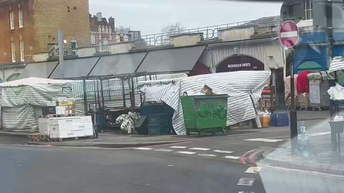 🇬🇧 Meanwhile in London The UK capital continues its trajectory in resembling a City you’d expect to find in a Third World Country.