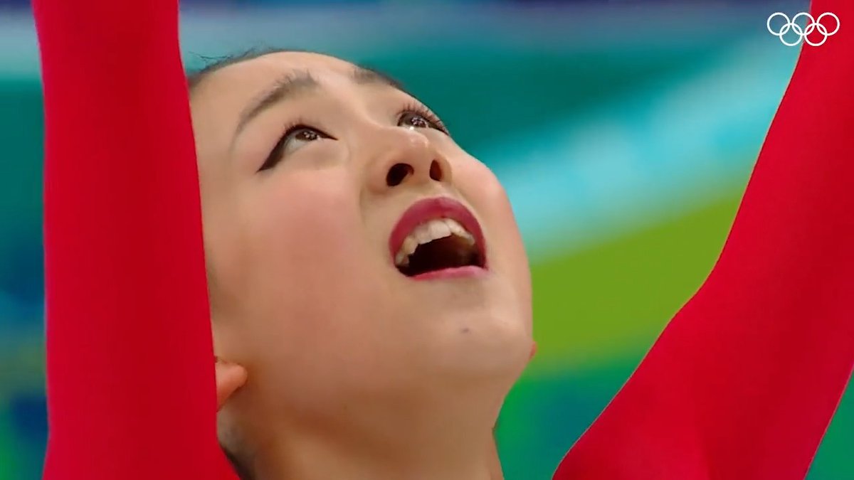 バンクーバーオリンピックの浅田真央 史上初トリプルアクセル3回決めての銀メダル 浅田真央の獲った銀メダルは我々日本人にとっての金メダルです🥇