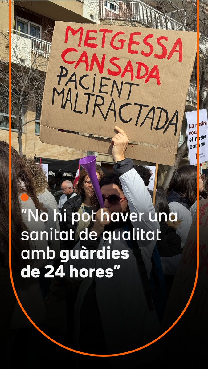 “No hi pot haver una sanitat de qualitat amb guàrdies de 24 hores.” Els metges tornen a fer vaga i surten al carrer per reclamar un conveni propi i millores laborals, amb les guàrdies de 24 hores com a cavall de batalla