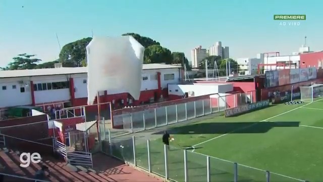 MOMENTOS BIZARROS DO FUTEBOL BRASILEIRO A cobertura indo embora
