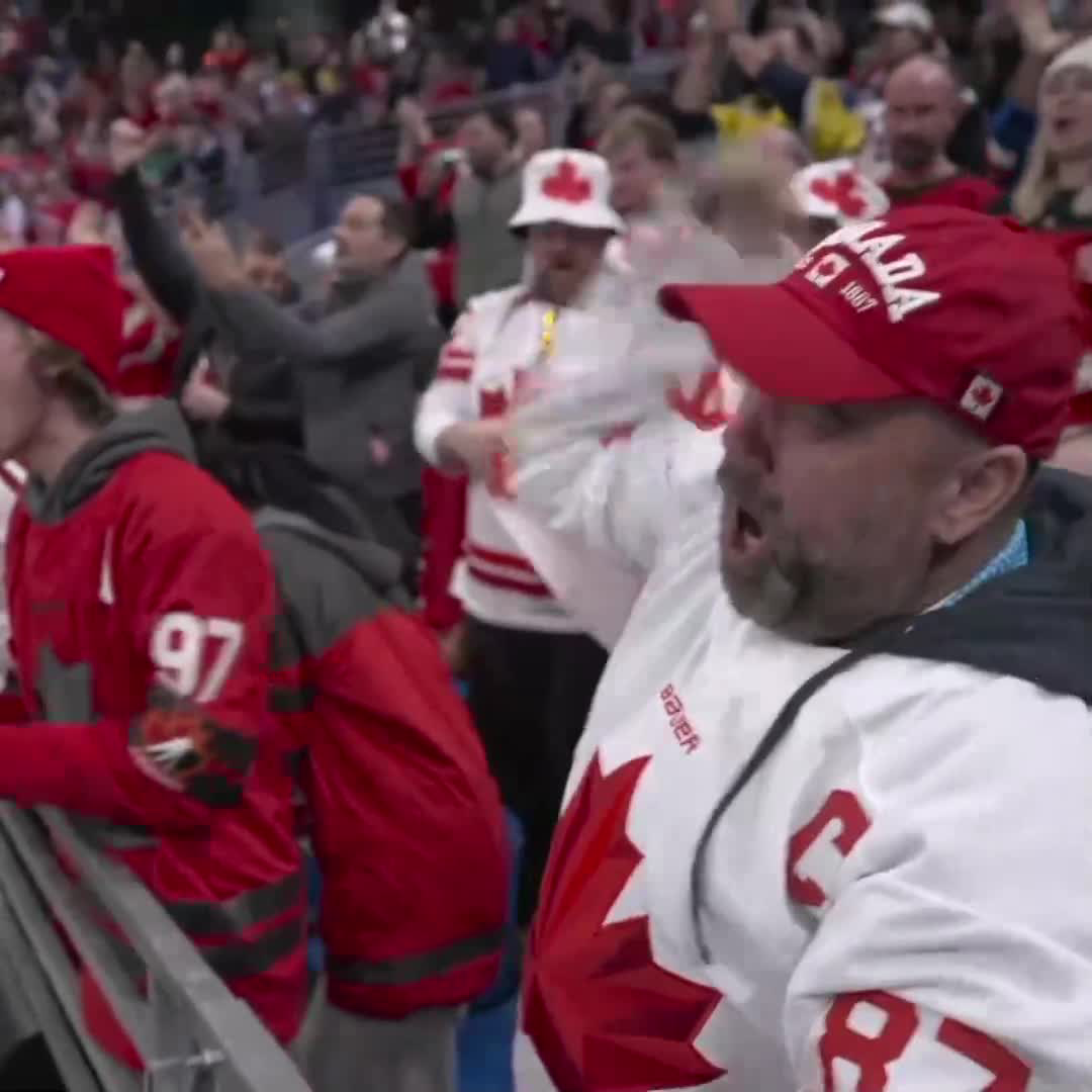 CANADA PULLS ONE BACK. It's Sam Reinhart on the deflection. 🚨
