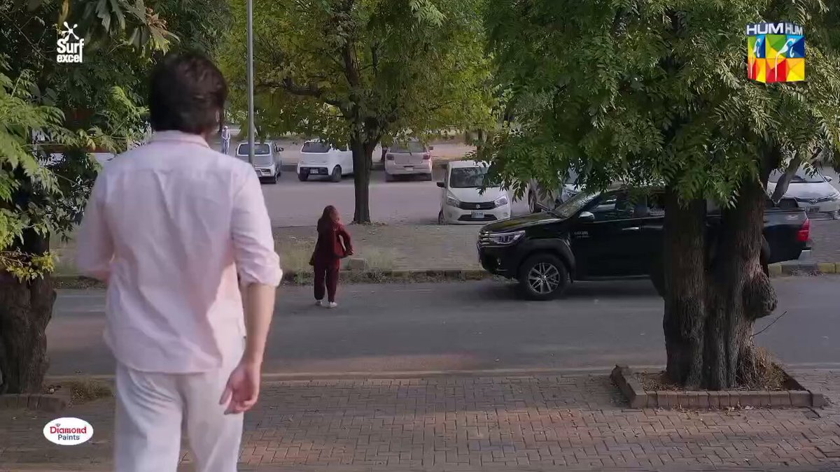 their first meeting and he's helping her commit vandalism (the car owner deserves it) 😭
