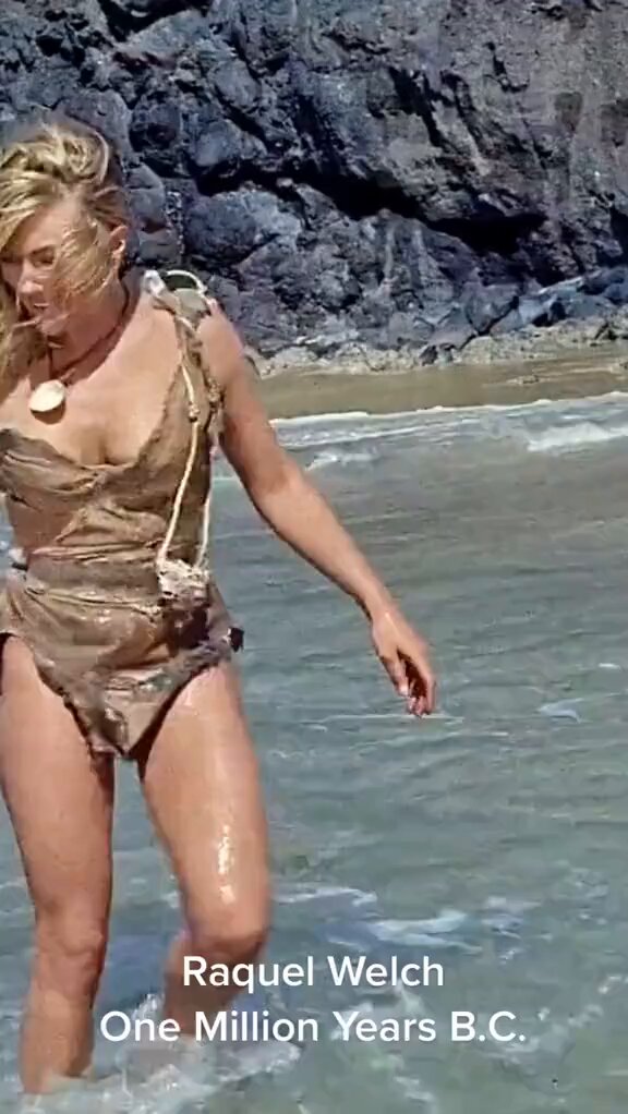 Do you remember Raquel Welch in One Million Years BC? 😜🔥