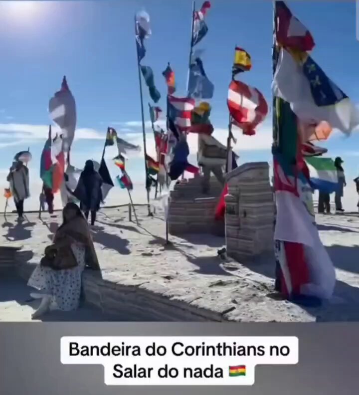 Simplesmente uma bandeira do Corinthians no deserto de Sal na Bolívia É O MAIOR DO MUNDO! 🌎 🦅 🎥 Braune