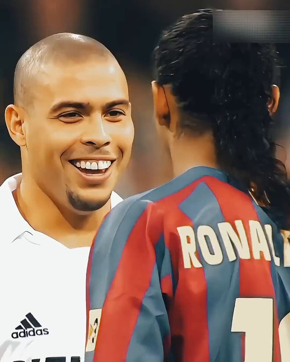 When even the Bernabéu had to bow before Ronaldinho. One of the most beautiful nights in El Clásico history.⚽️🔥