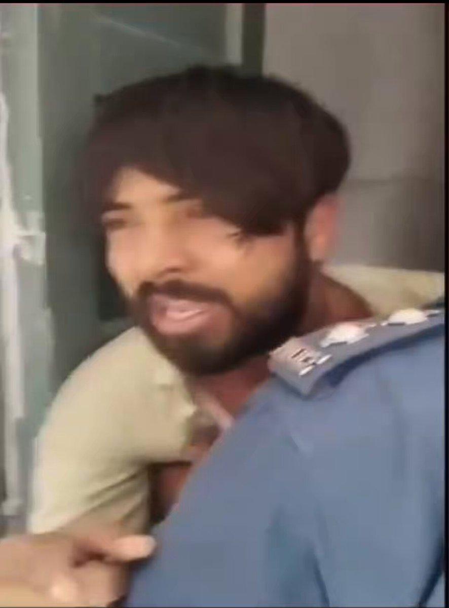 روزے دار کو چپیڑیں ٹھڈے مارتے وقت سر کہنا تھا۔ پین چود کہہ کر نہیں ۔ مریم نواز کی اتنی سی بات بھی نہیں مان سکتے۔😑 ویسے اس بندے کو مریم نواز کا شکر کرنا چاہیے یہ پنجاب میں قتل ہونے والا 935واں شخص بھی ہوسکتا تھا۔
