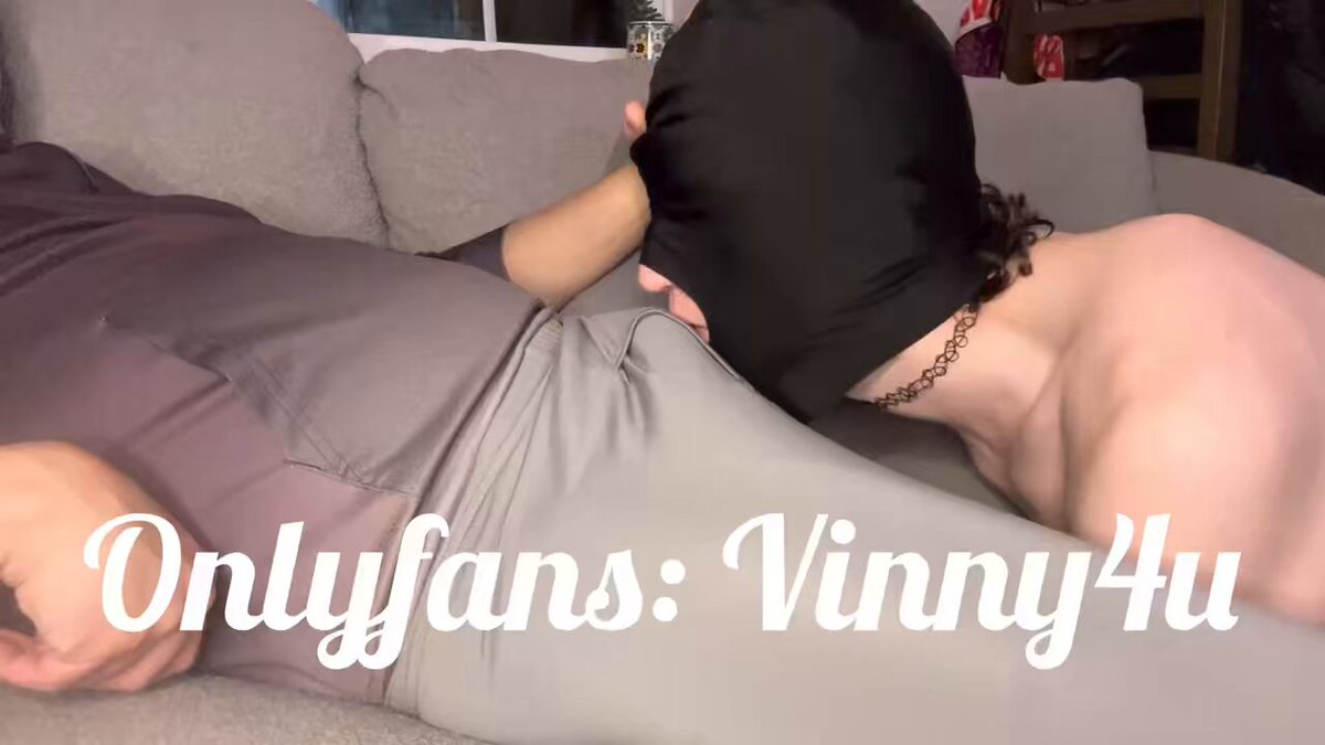 Made him suck on my toes, farts, and dick 😈 Go watch the full video now!