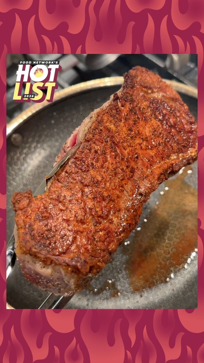 The sear on this steak looks UNREAL 🤌🥩 We’ll take cooking tips from you any day, Alessandra! #FNHotList
