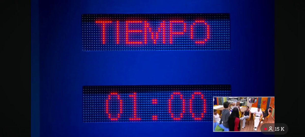 Es que Celinee sirve mucho camp 🤭 "-Naci listaaaaaa!!!!" Procede a tirar la pelota de la forma menos convencional y eficaz posible jajaja #LaCasaDeLosFamosos #LCDLF6