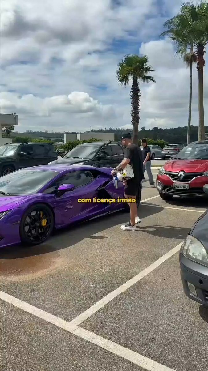 Se você gostou do carro desse cara, provavelmente vai gostar ainda mais da mansão dele. 😎