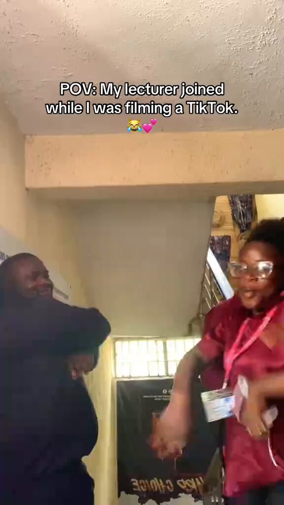 Ee no really hard to know lecturer wey get happy home 😂😂