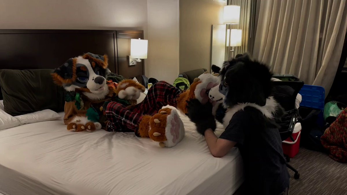 Good boys deserve paws #FursuitFriday