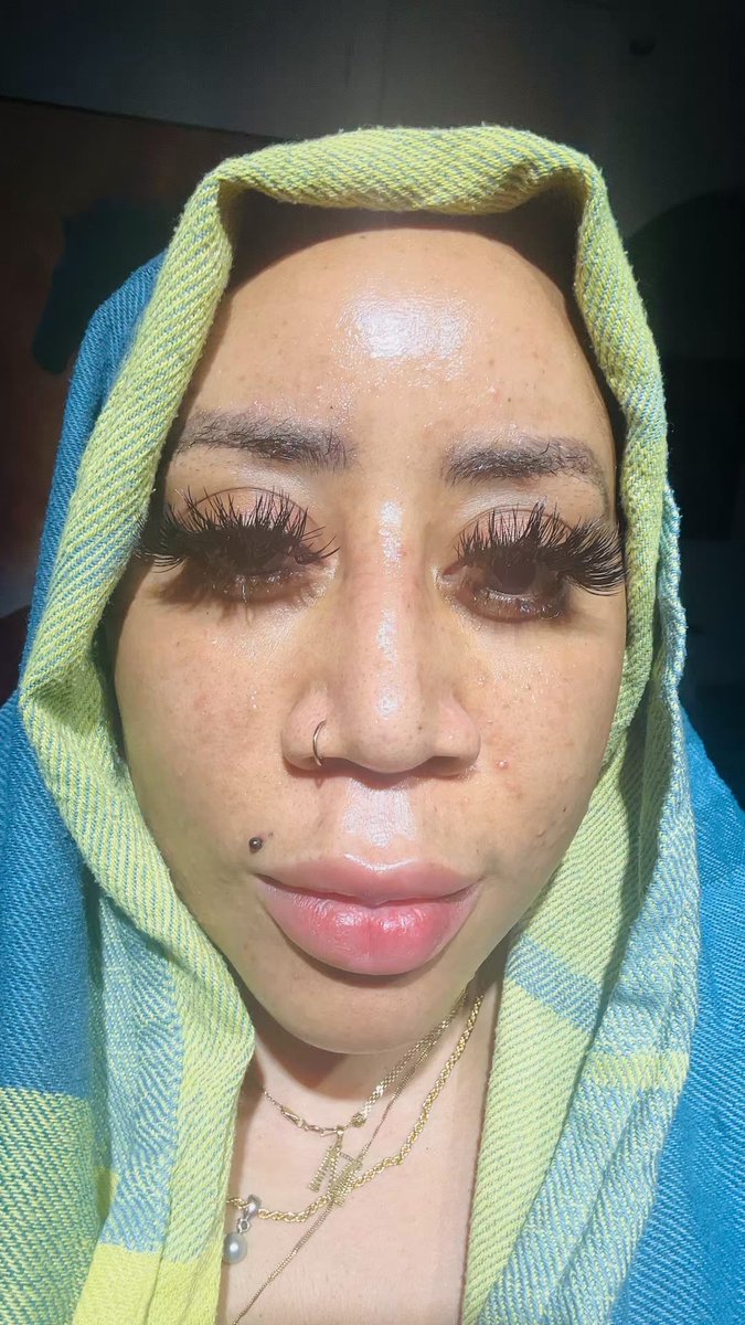 Do you like my new lashes ? 🌹🌹